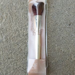 E.l.f. bronzing & blending brush